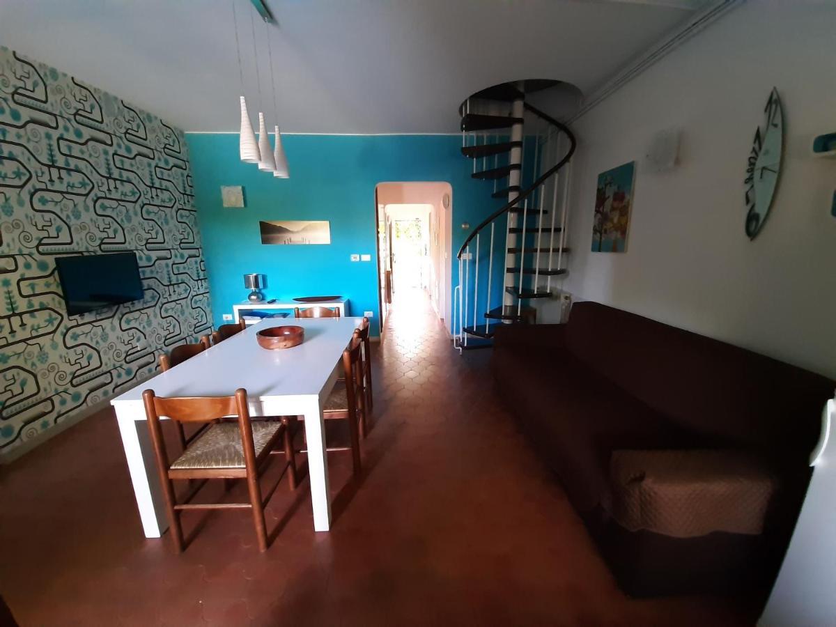 Appartamento Genziana - Con Vista Piscina E Garage Σιρμιόνε Εξωτερικό φωτογραφία