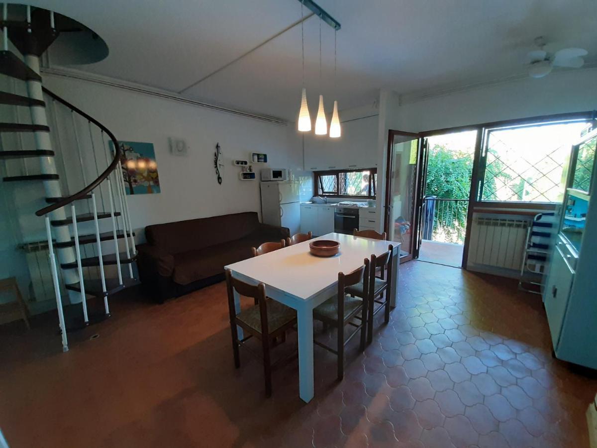 Appartamento Genziana - Con Vista Piscina E Garage Σιρμιόνε Εξωτερικό φωτογραφία