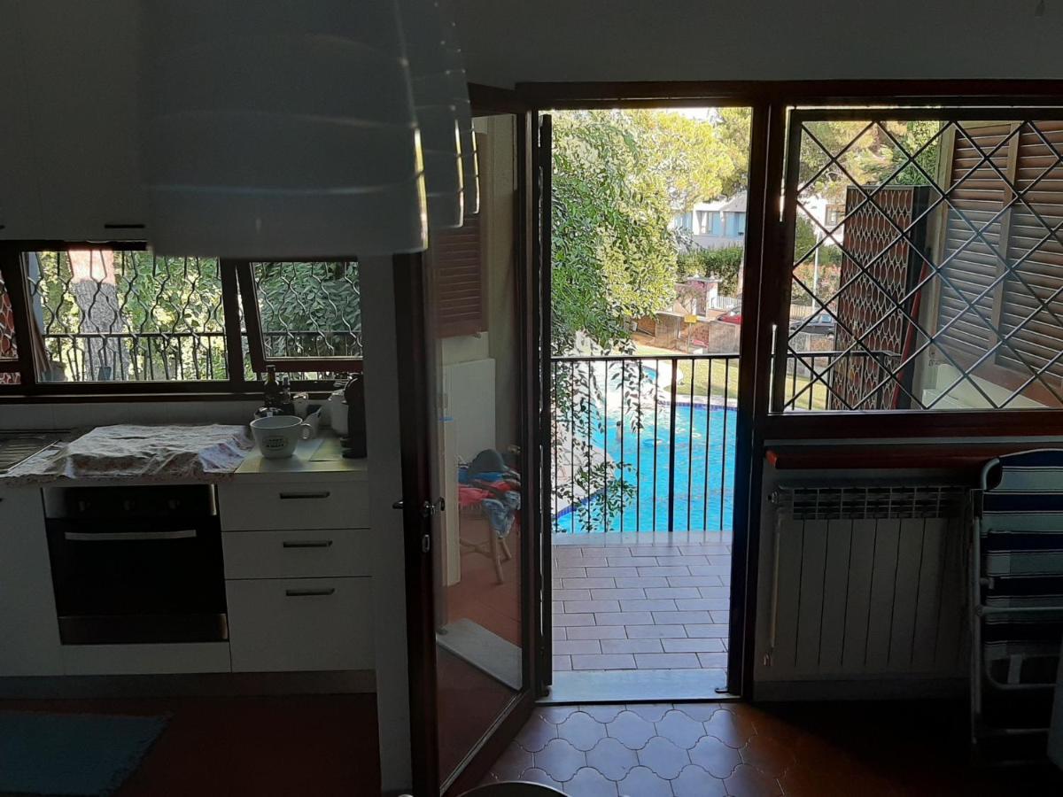 Appartamento Genziana - Con Vista Piscina E Garage Σιρμιόνε Εξωτερικό φωτογραφία