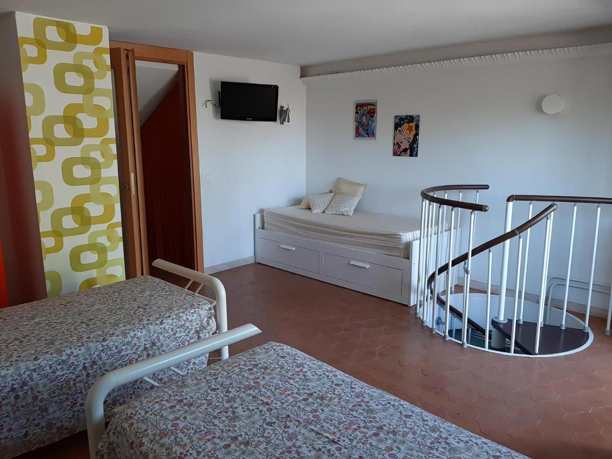Appartamento Genziana - Con Vista Piscina E Garage Σιρμιόνε Εξωτερικό φωτογραφία
