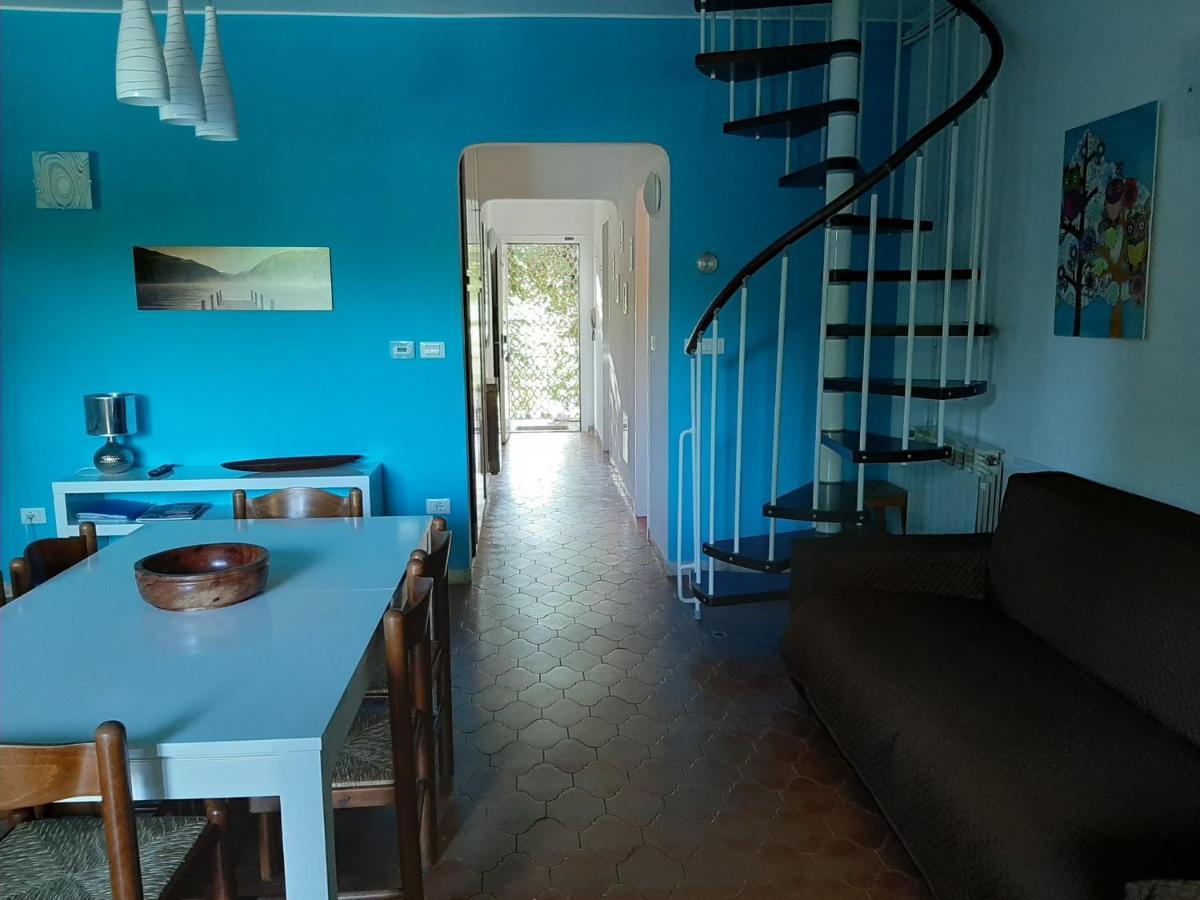 Appartamento Genziana - Con Vista Piscina E Garage Σιρμιόνε Εξωτερικό φωτογραφία